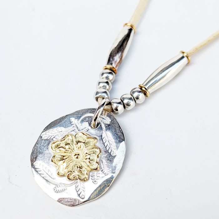 NL-0154 LEAF STAMPED ROSE PENDANT(18K GOLD ACCSENT) MERCURY COIN  COMBINATION NECKLACE