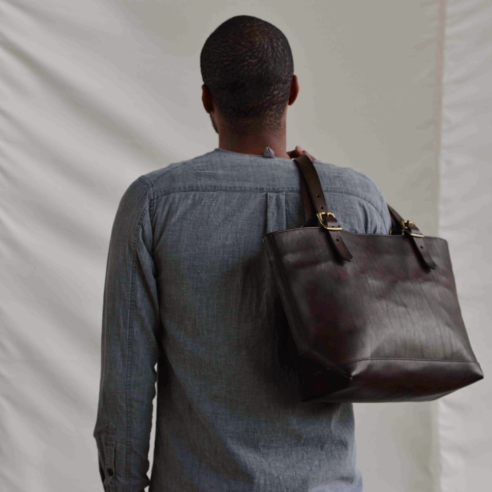 LEATHER TRAVEL TOTEBAG