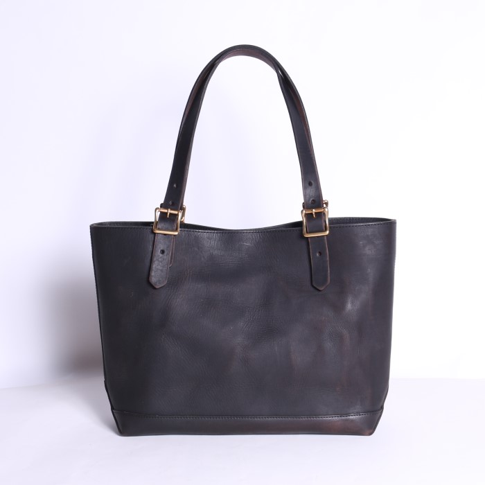 LEATHER TRAVEL TOTEBAG