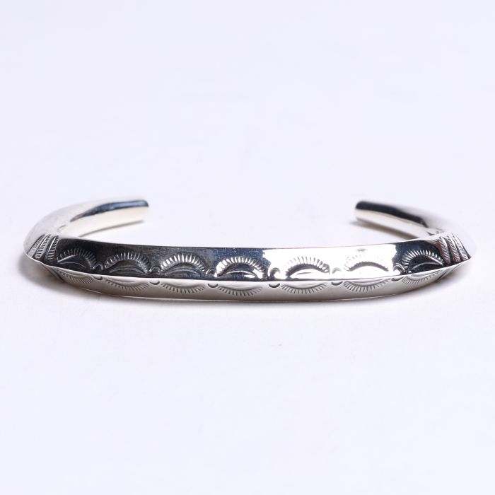 BR-0083 TRIANGLE TAPERED END BRACELET (LEAF)