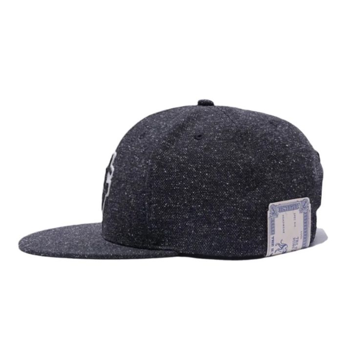SNAPBACK BOX CAP