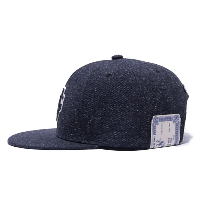 SNAPBACK BOX CAP