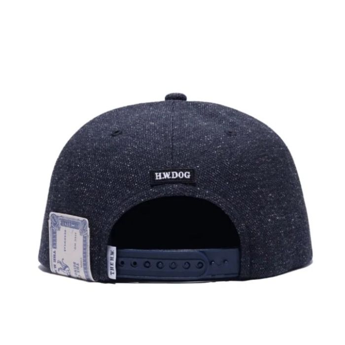 SNAPBACK BOX CAP
