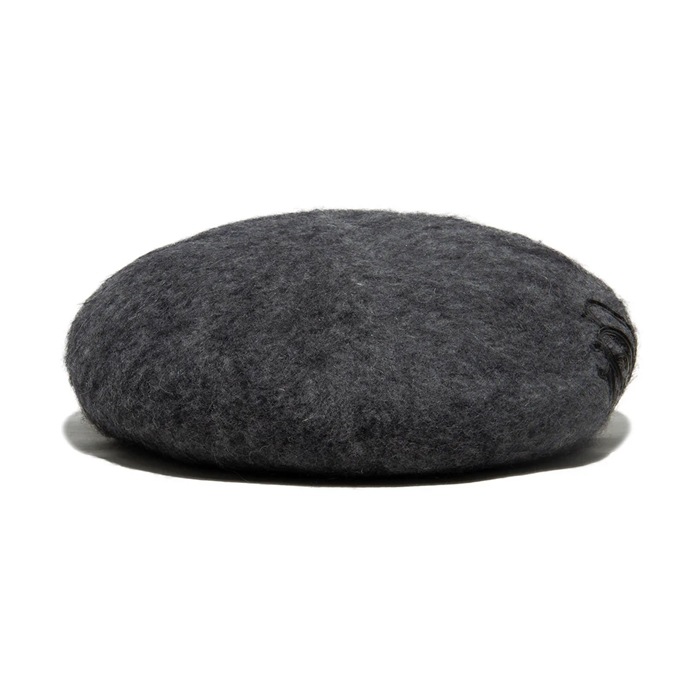 LEATHER WAPPEN FLUFFY BERET
