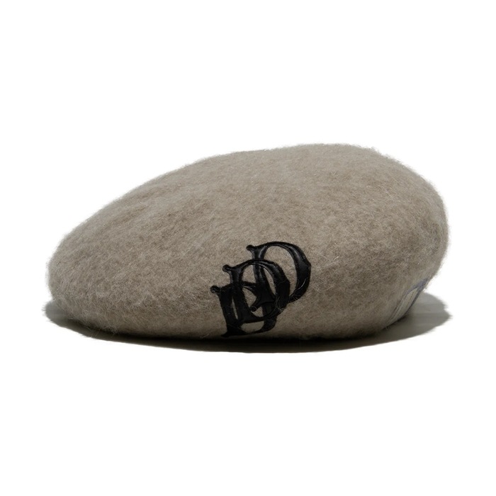 LEATHER WAPPEN FLUFFY BERET