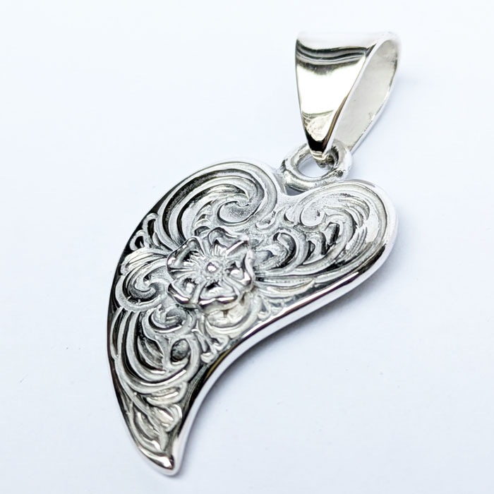 NL-0174 KARAKUSA ROSE HEART PENDANT