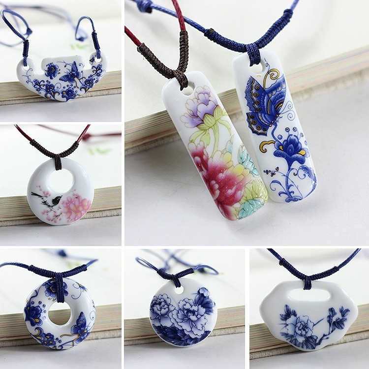 豚型・花柄陶器ペンダント ネックレスセット Herend 豚型・花柄陶器ペンダント ネックレスセット Herend 豚型・花柄陶器