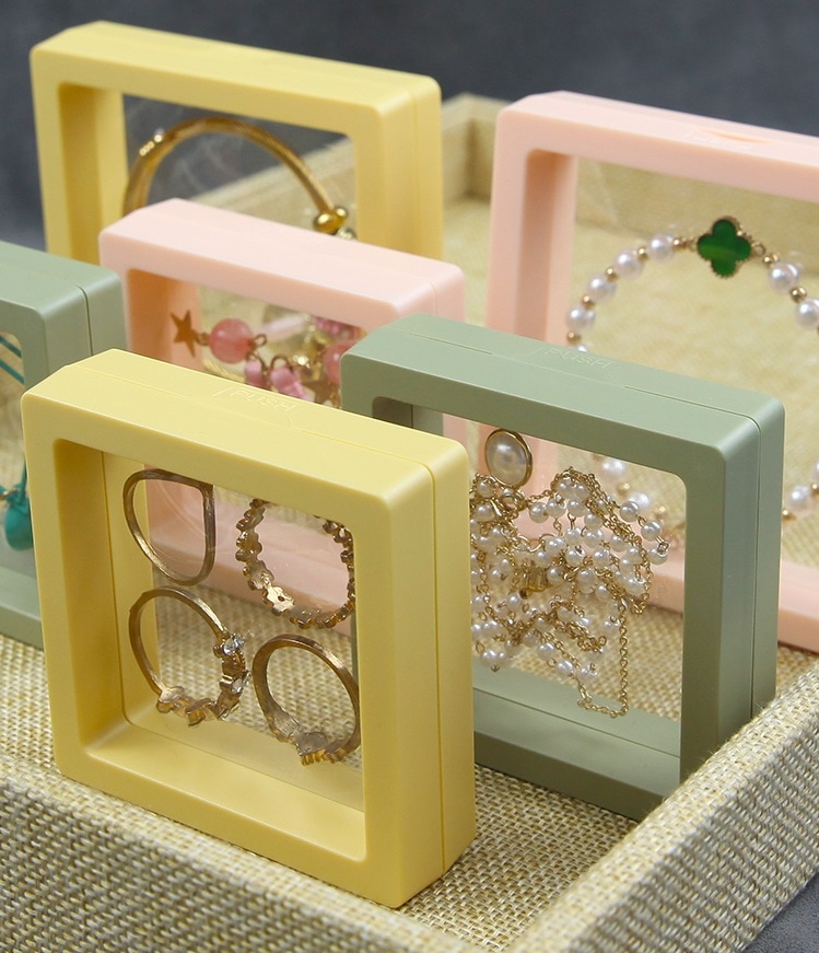 可愛い宝石箱 透明フィルムボックス 台座付き 7 x 7cm ジュエリー