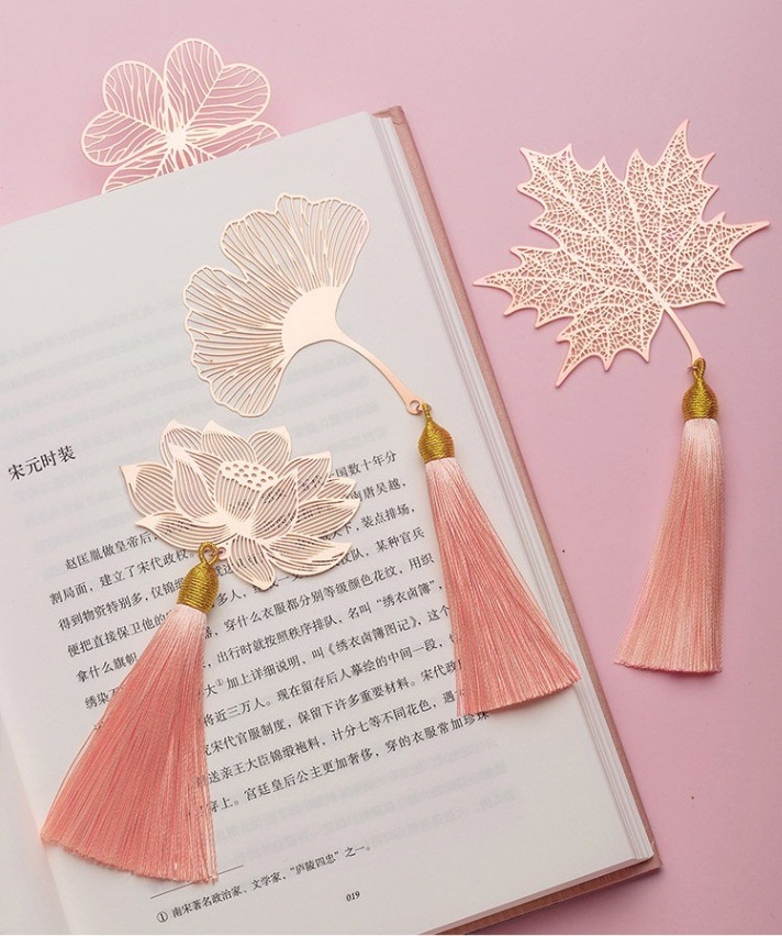 ピンク色透かし彫りしおり ブックマーク 蓮 クローバー いちょう