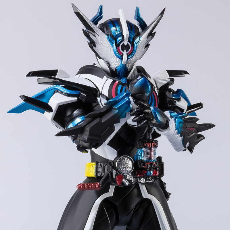 S.H.Figuarts 仮面ライダークローズエボル (魂ウェブ商店限定) Vシネクスト『ビルド NEW WORLD 仮面ライダークローズ』『ビルド NEW WORLD』の商品画像