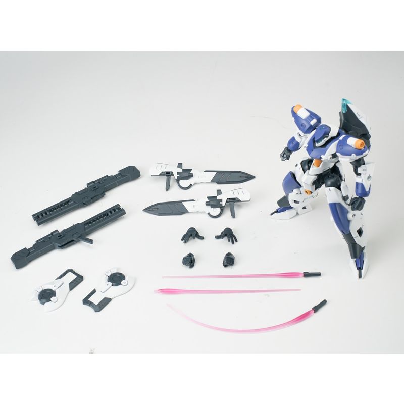 ULTRA ACTION TROOPERシリーズ Franz-α(フランツアルファ) 1/144スケールプラスチックモデルキット(ホワイト×ブルー)の商品画像