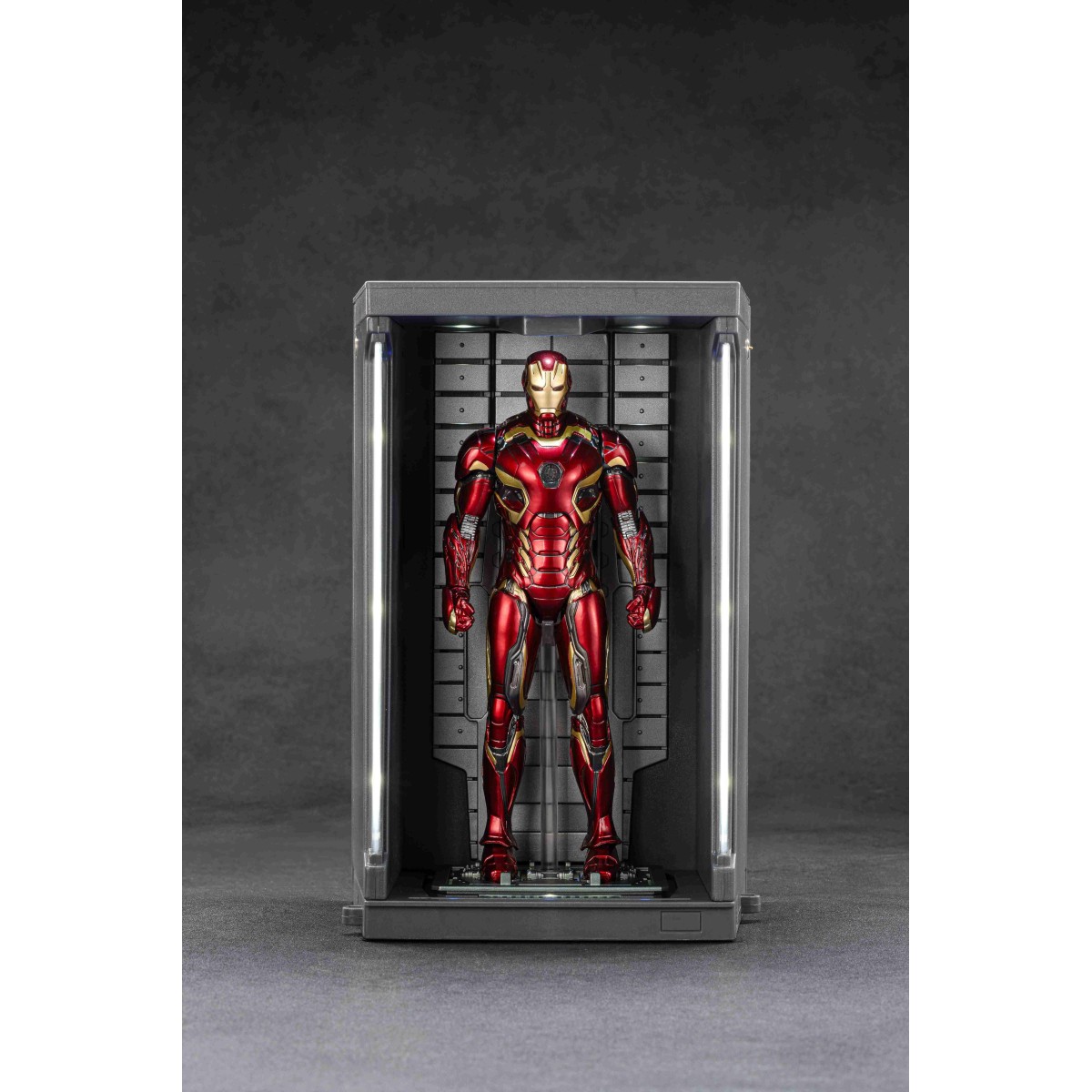 アイアンマン MK45 + ホール・オブ・アーマー(ホログラムエフェクト付き) 『アイアンマン』