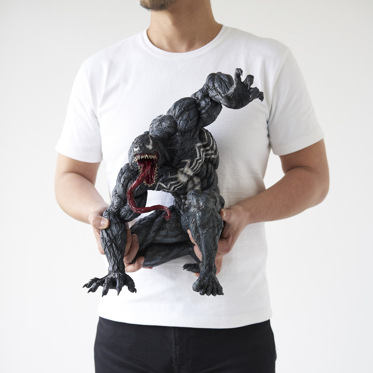 MARVEL ソフビナル ヴェノム ver.1.5 台座付き 41Wa8YqApqL._UF350,350_QL80_.jpg