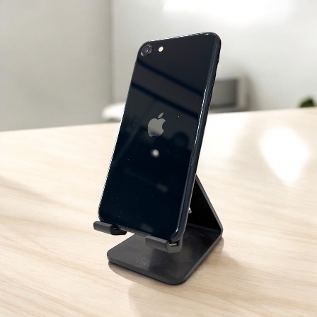 Apple iPhoneSE(第三世代）中古良品A 64GB ブラック