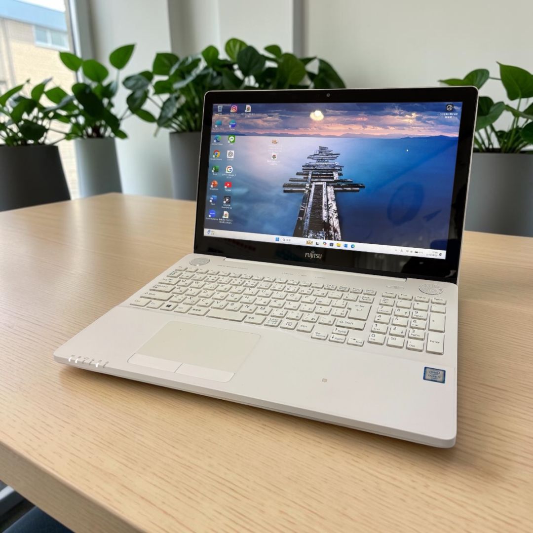 FUJITSU LIFEBOOK AH77/W 15.6ｲﾝﾁ