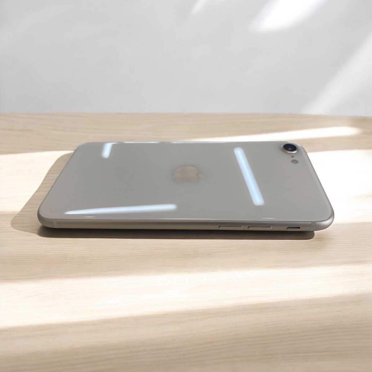 Apple iPhone SE（第三世代） 64GB（中古良品A）ホワイト