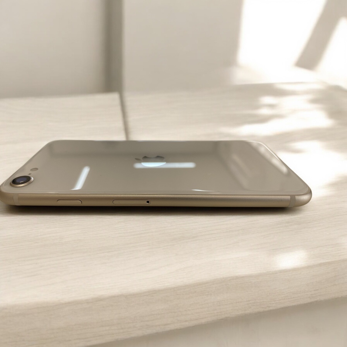 Apple iPhone SE（第三世代） 64GB（中古良品A）ホワイト