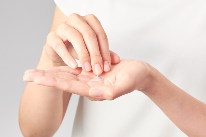 ともみん☆　エンハンサー2本　ハンドローション3本新品☆ キャビロンハンドモイスチャーローション 携帯用 60ml｜ヤガミホーム