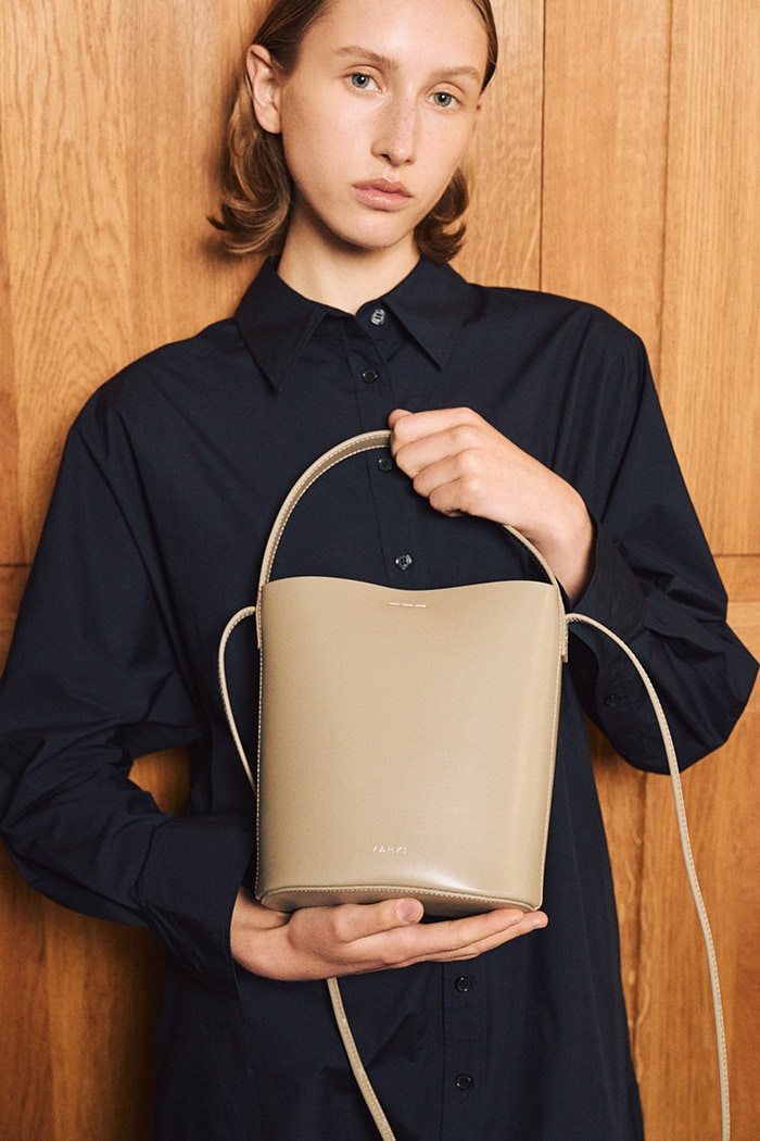 YH-730(large) CROSSBODY BAG_TAUPE | NEW IN | YAHKI（ヤーキ）公式