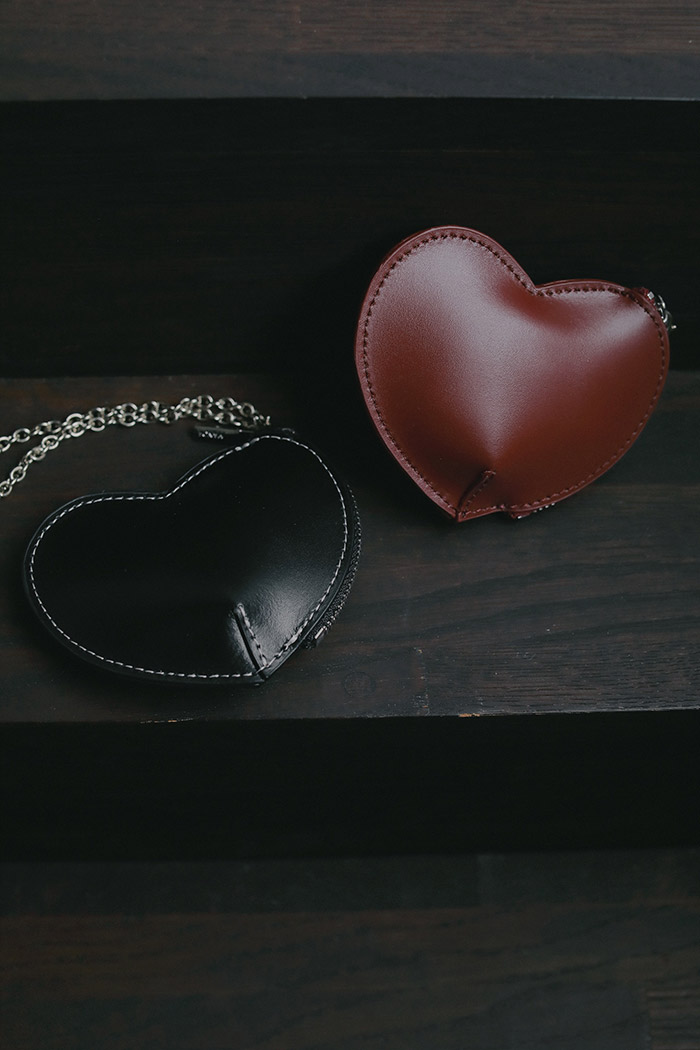 YAHKIMANOF HEART POUCH _BLACK