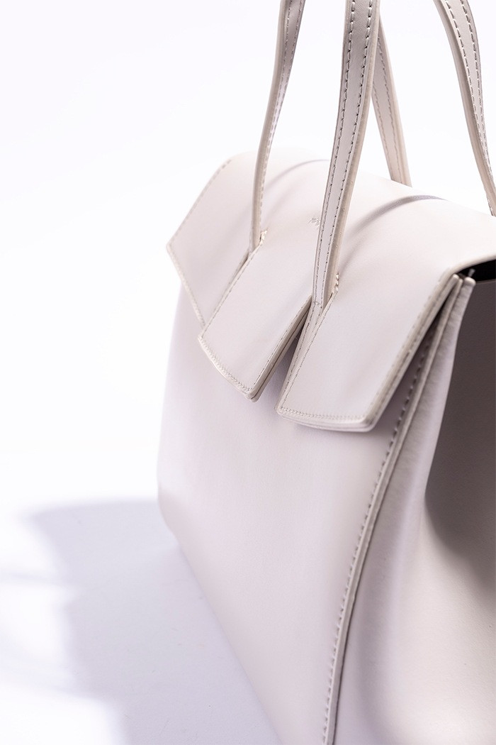 YH-681(Large) CROSS BODY BAG_PEAL WHITE | NEW IN | YAHKI（ヤーキ