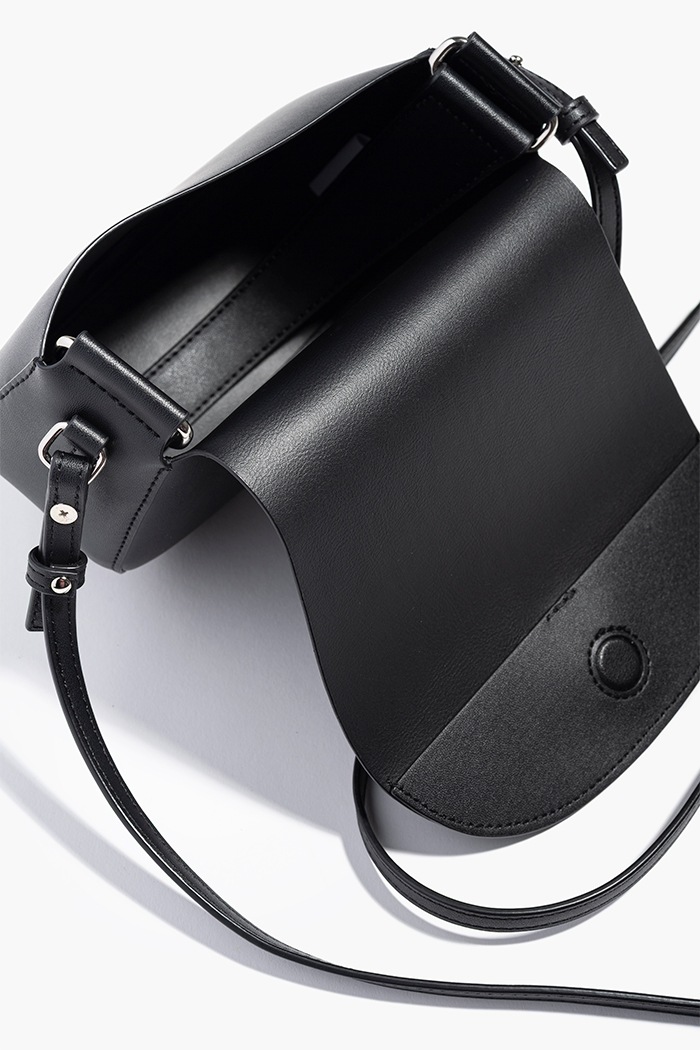 YH-584V CROSSBODY BAG_BLACK