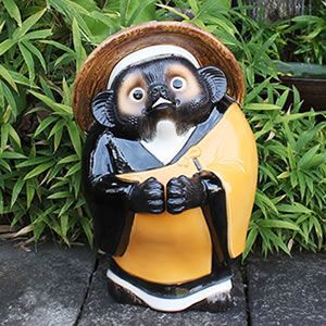 通常在庫品 信楽焼きたぬき お坊さん狸(合掌) 陶器タヌキ[ta-0199