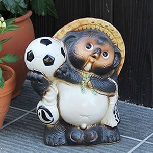 信楽焼 たぬき 信楽焼きたぬき 8号サッカー狸 陶器タヌキ［ta-0202