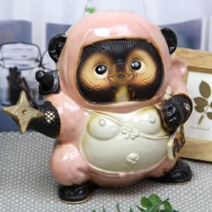 信楽焼 たぬき 信楽焼きたぬき 手裏剣忍者狸(ピンク) 陶器タヌキ［ta