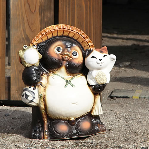 チョーチョー縁起物❗信楽焼蛙・招き猫持ち狸 高さ５１cm 信楽焼 たぬき 信楽焼きたぬき 13号招き猫蛙持ち狸 陶器タヌキ［ta