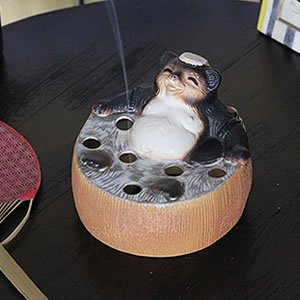 信楽焼 蚊やり器 信楽焼き 温泉タヌキ蚊遣り 蚊やり器［kr-0047