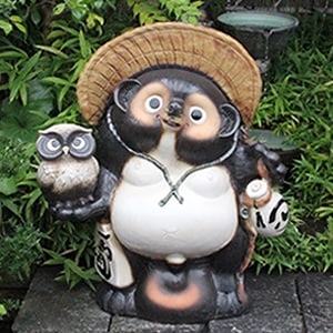 信楽焼 狸庵 リボンつき 迫力の信楽焼。狸庵の狸(たぬき)の置物売り