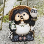 信楽焼きたぬき 22号ふくろう・蛙持ち狸 陶器タヌキ しがらき焼き ［ta-0366］|たぬき