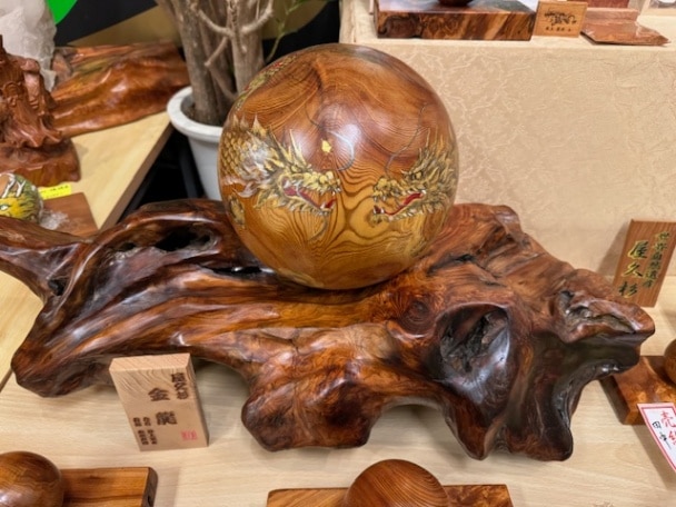 ２８０cm 銘木？（楠木か屋久杉か) 火鉢　超貴重品　高級美術品　鑑賞品 280cm 銘木？（楠木か屋久杉か) 火鉢 超貴重品 高級美術品 鑑賞品