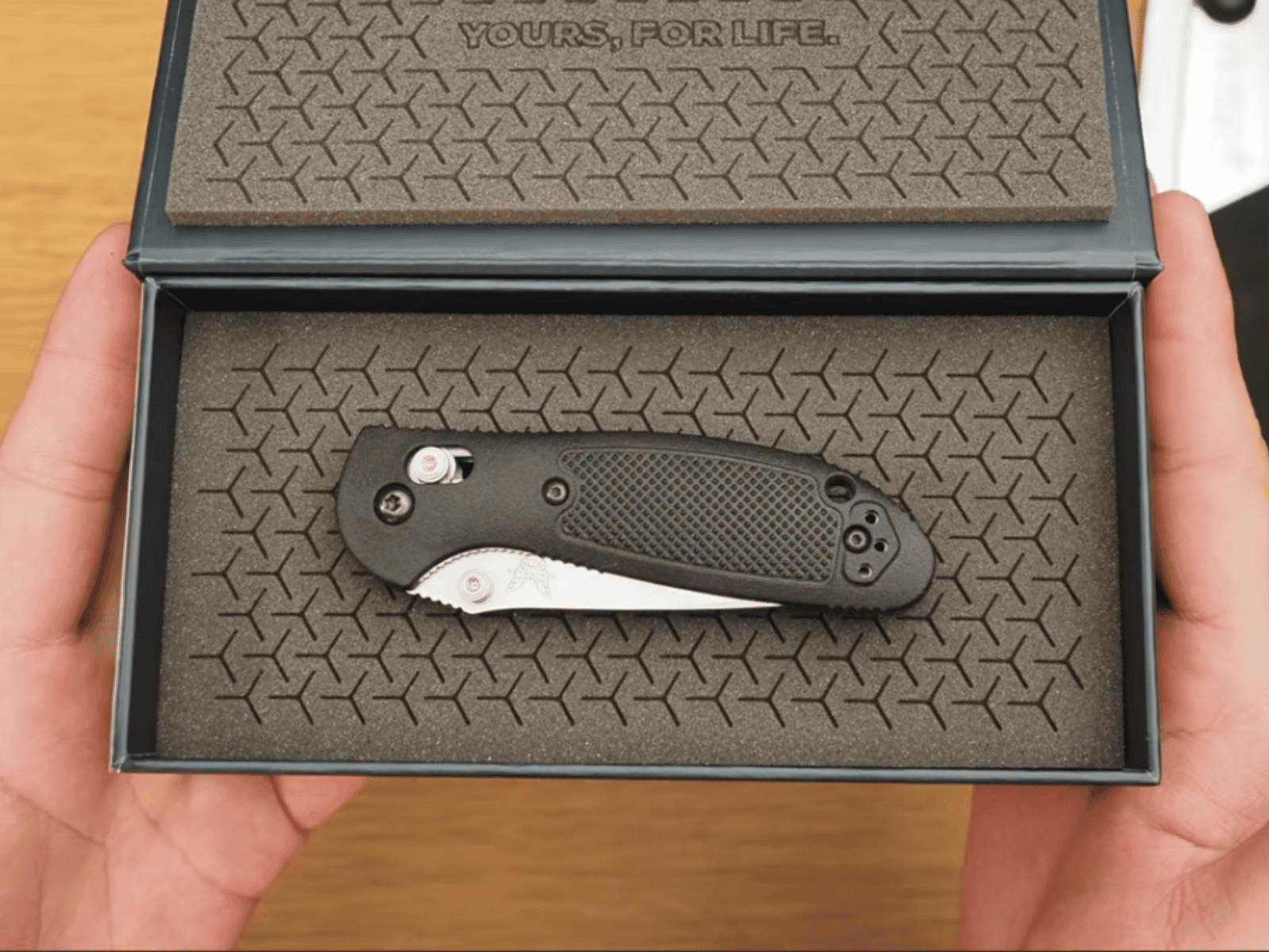 ベンチメイド 556-S30V ミニ・グリップティリアン シルバー直刃