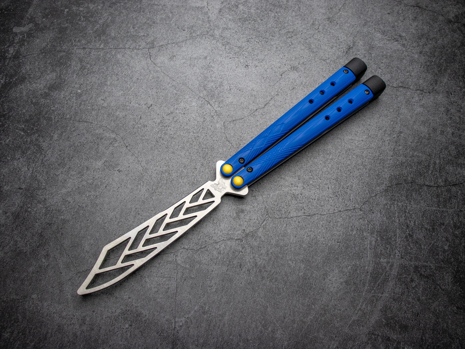 ベンチメイド ネクロン トレーナー 99T バタフライナイフ トレーニング