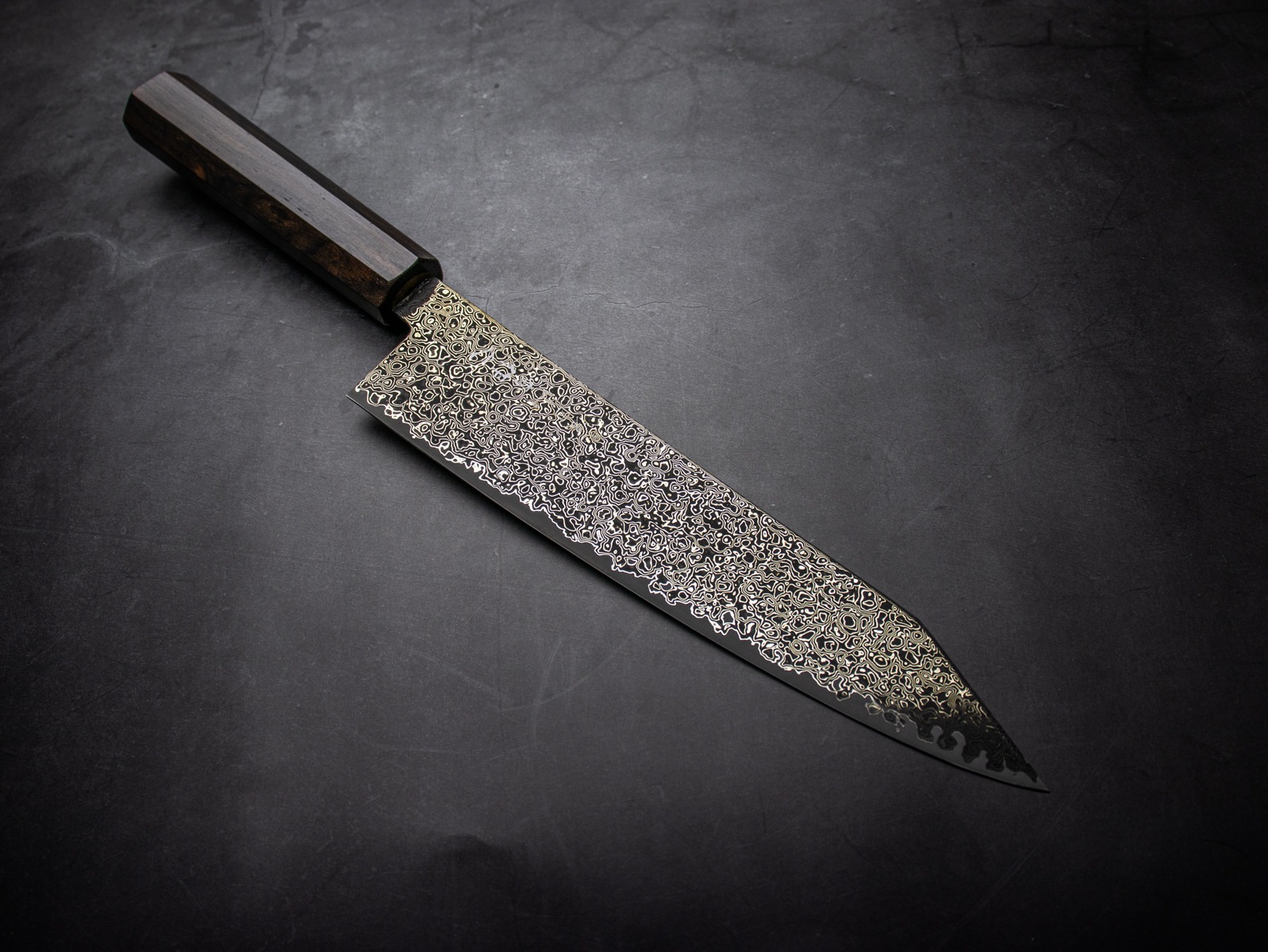 ★新品送料込白二鋼黒打ち和牛刀包丁210mm七寸黒塗柄両刃 美濃國山秀作 3018bk 和牛刀 切り付け 210mm SG2 黒染 ニッケル
