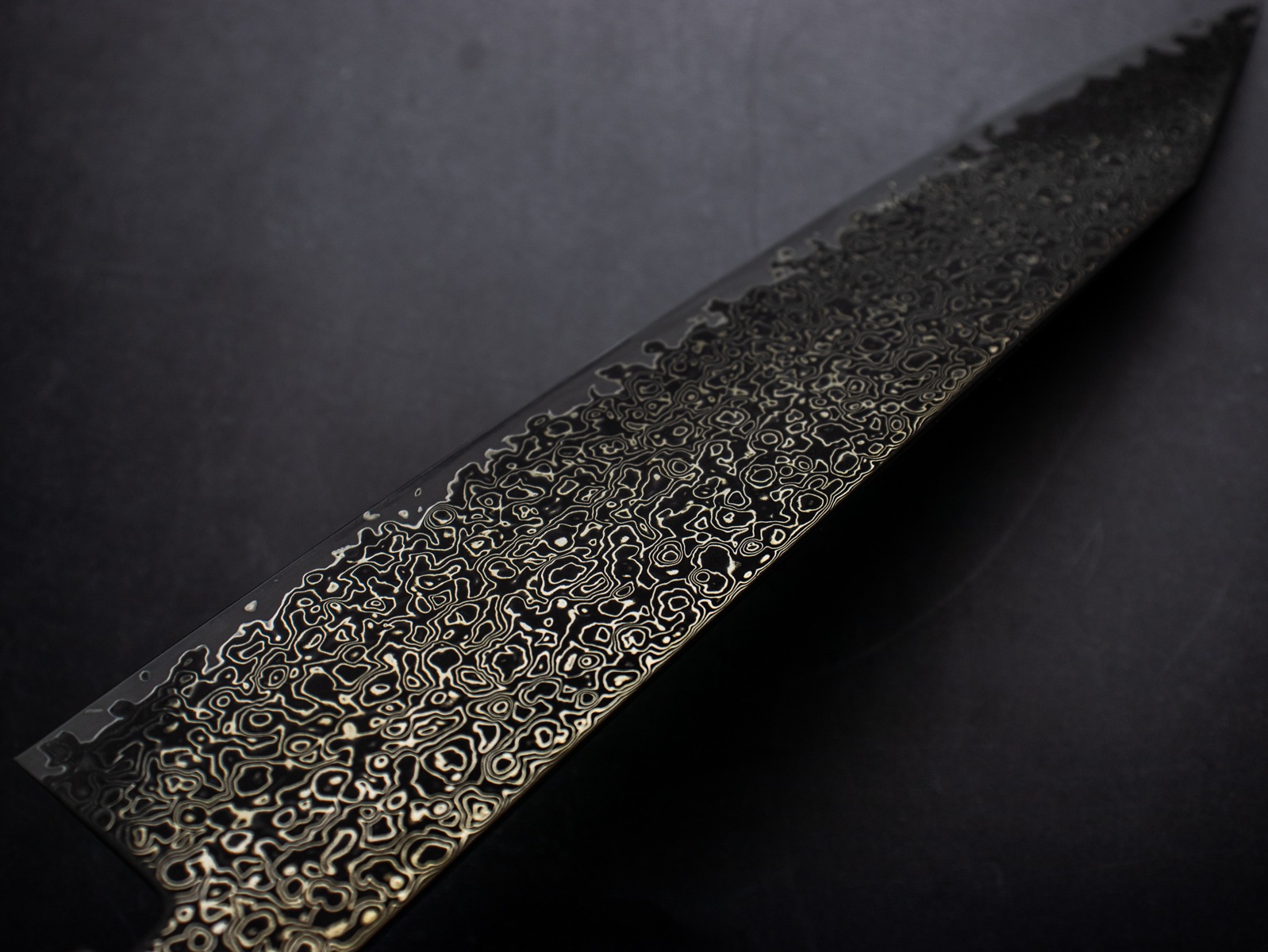 美濃國山秀作 3018bk 和牛刀 切り付け 210mm SG2 黒染 ニッケル