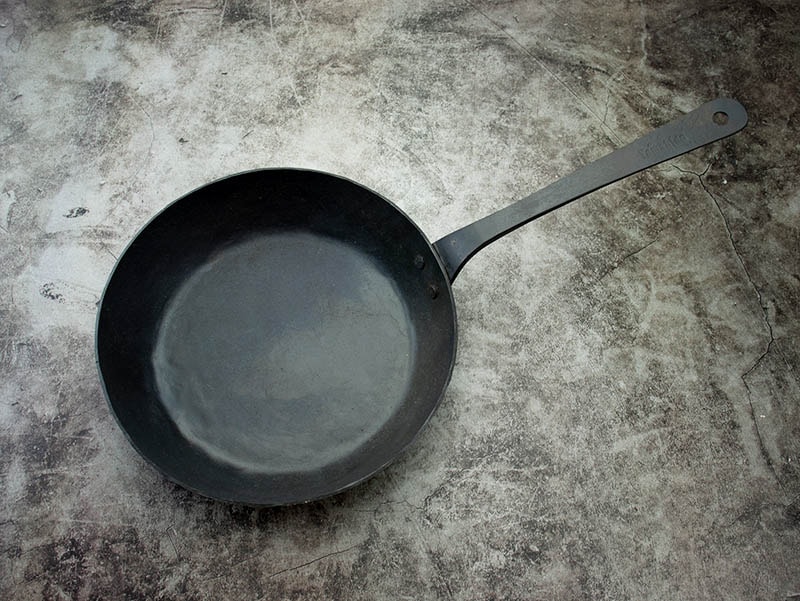 焚き火OK手打ち鍛造 鉄フライパン TETSU アウトドア調理器具