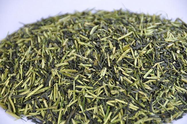 ◆希少◆ 黒柿の 茶托 5客と岳樺瘤茶托1客 000000000100_1_GvkesBd.jpg