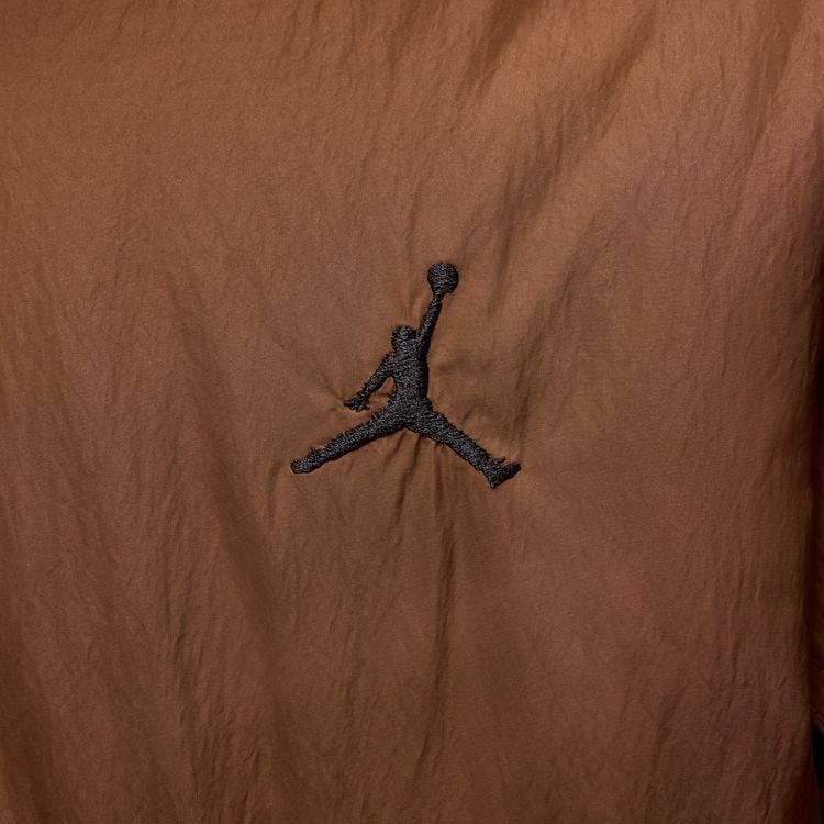 Jordan Brand HO23 11/1発売 ESS STMT ECO RNEGDE Jacket  FB7317-281 ライト ブリティッシュタン/ブラック