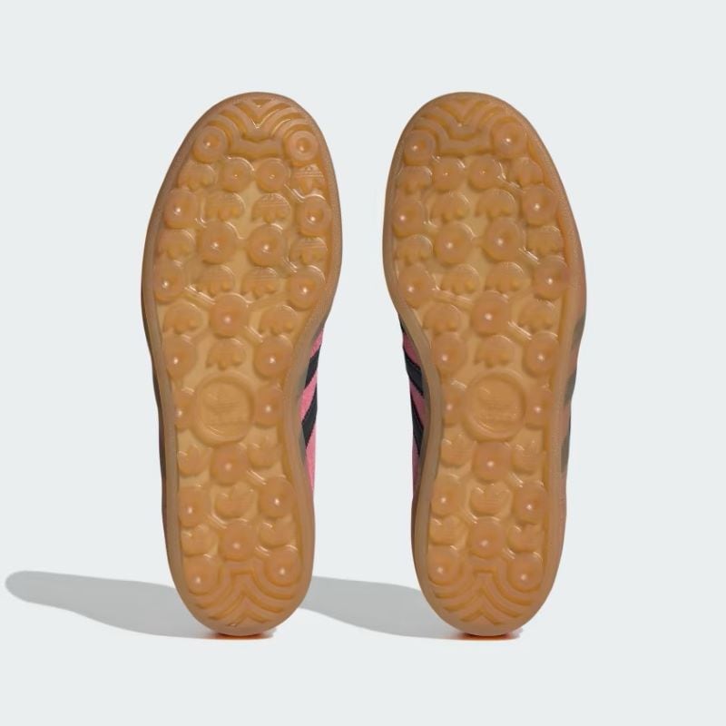 adidas C/O GAZELLE INDOOR W IE7002 ブリスピンク/コアブラック/カレッジパープル