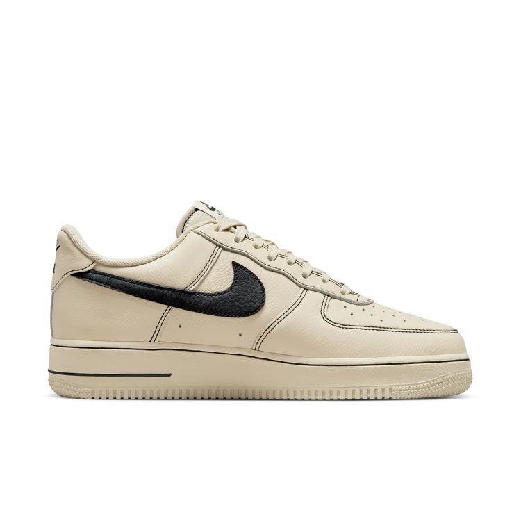 NIKE★AIR FORCE 1 '07 LV8★25-31cm★愛され続けている靴 NIKE☆AIR FORCE 1 '07 LV8☆25-31cm☆愛され続けている靴