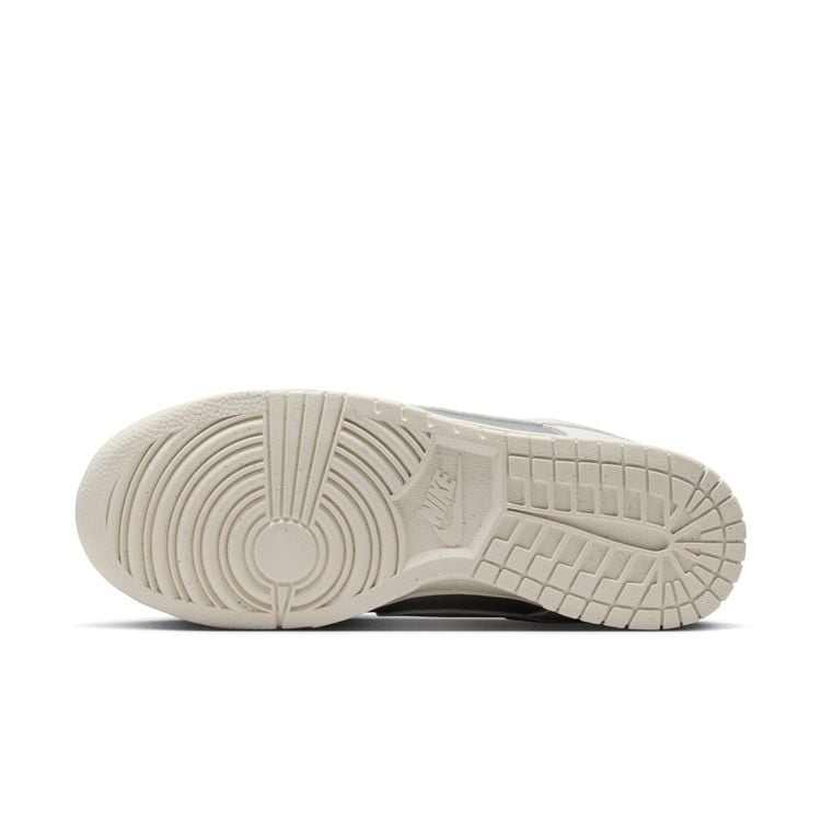 NIKE SU25 NIKE WMNS DUNK LOW NEXT NATURE メタリック プラチナ/サミットホワイト-ペールアイボリー IB7311-001