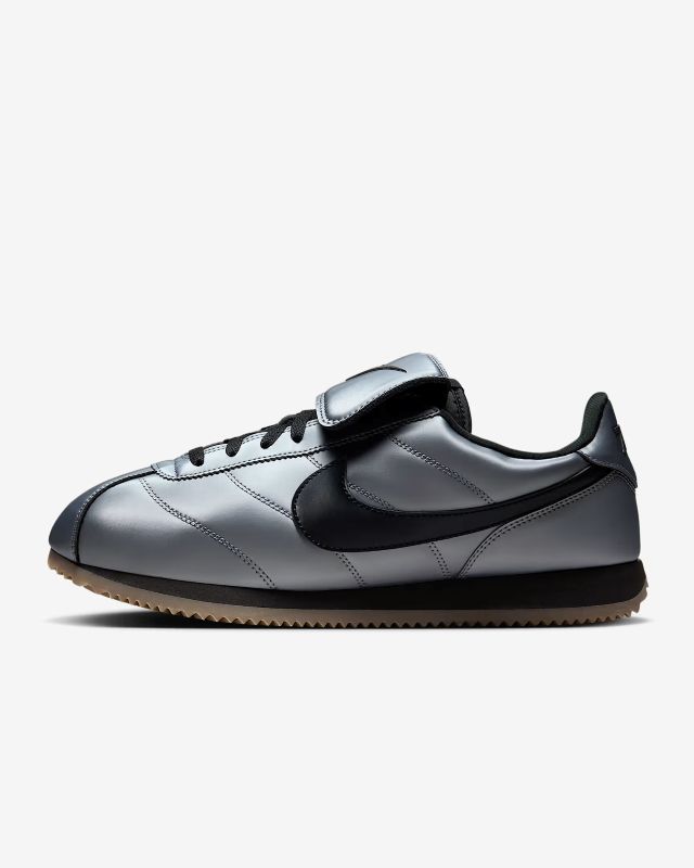 NIKE FA25 NIKE CORTEZ SE メタリッククールグレー/ブラック-ガムダークブラウン HQ3490-099