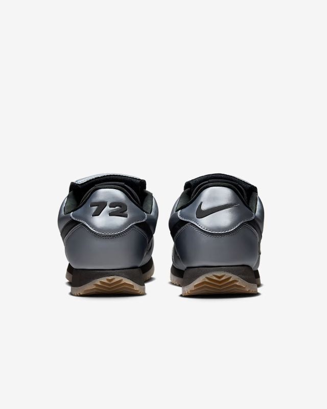 NIKE FA25 NIKE CORTEZ SE メタリッククールグレー/ブラック-ガムダークブラウン HQ3490-099