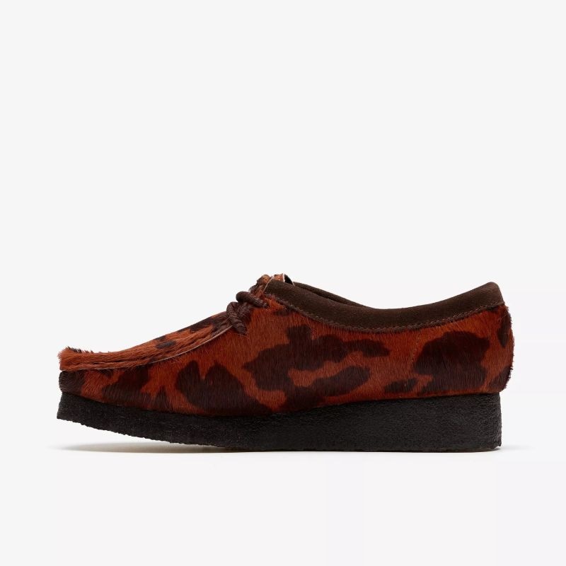 Clarks AW25 W Wallabee. Brown Cow Print 26183072