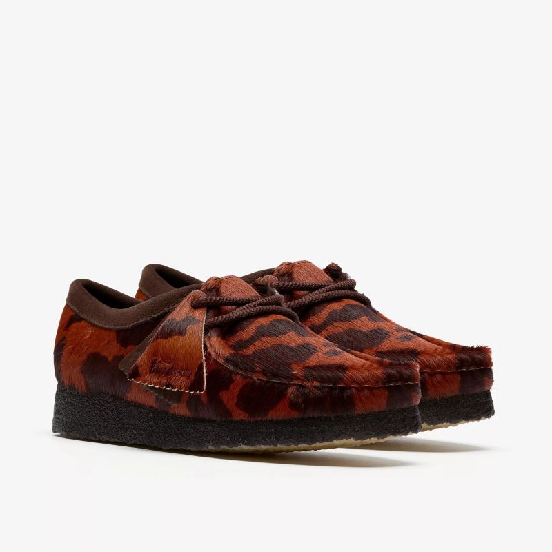 Clarks AW25 W Wallabee. Brown Cow Print 26183072