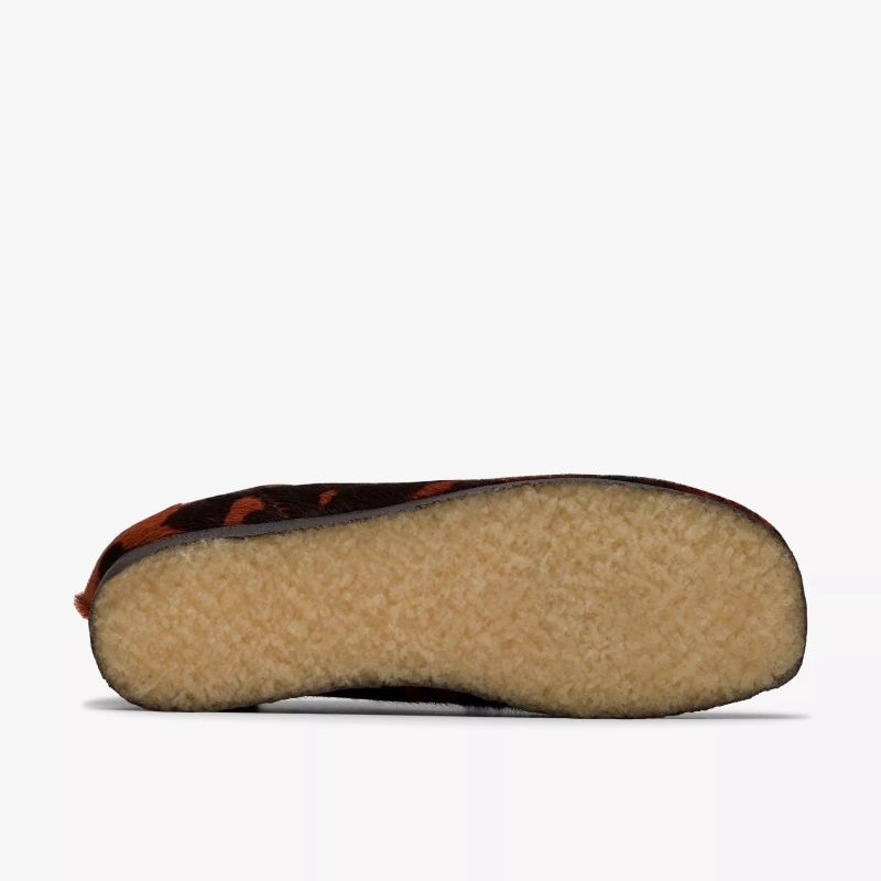 Clarks AW25 M Wallabee Brown Cow Print 26183756