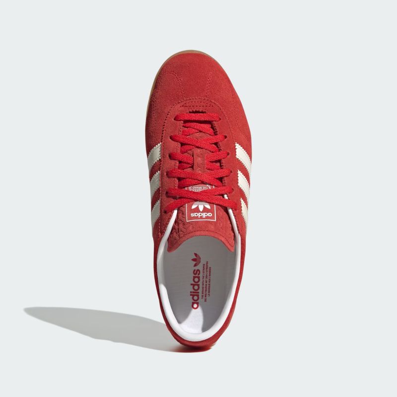 adidas 25Q4 GAZELLE LO PRO W ベタースカーレット/フットウェアホワイト/ガム JR5744